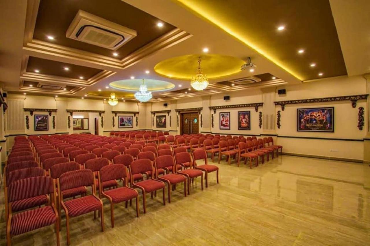Cinemascope An Apart Hotel Chennai Extérieur photo