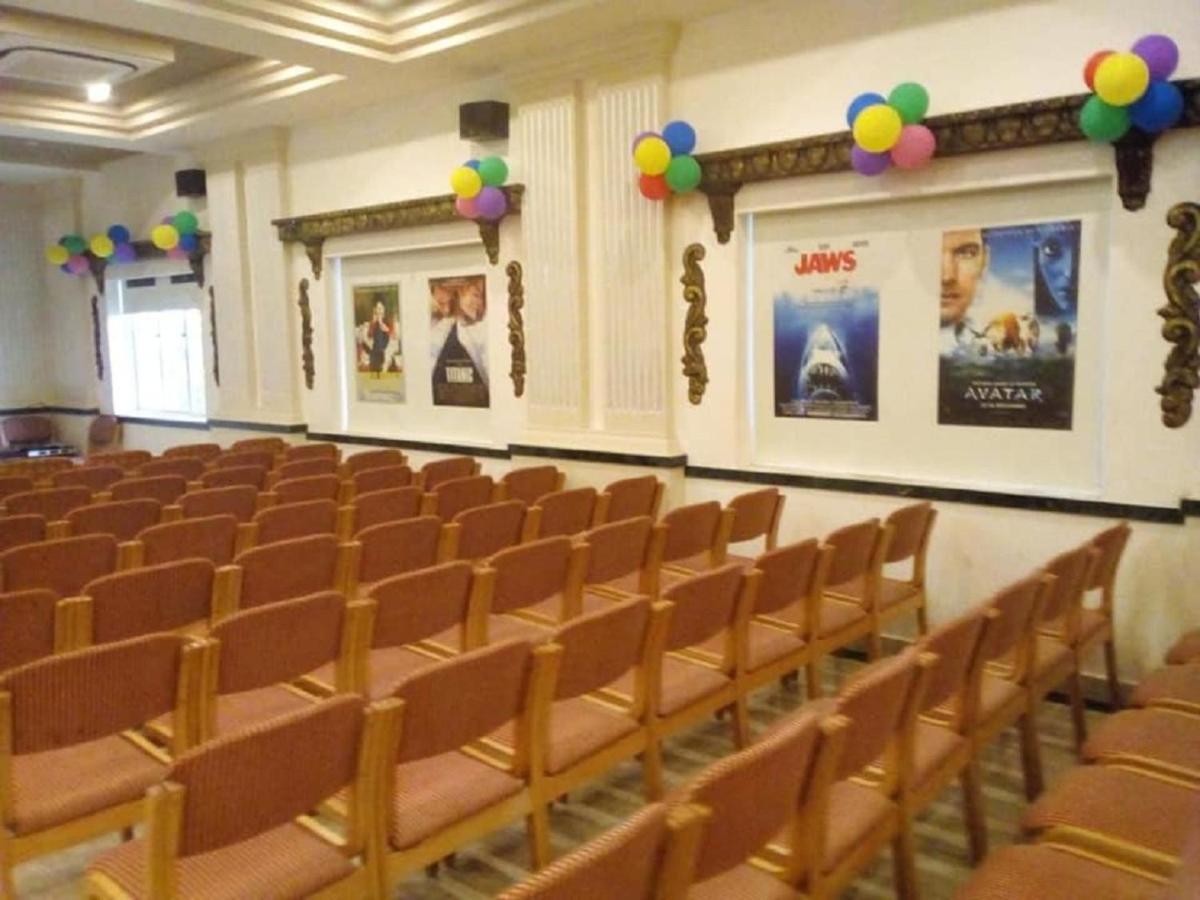 Cinemascope An Apart Hotel Chennai Extérieur photo
